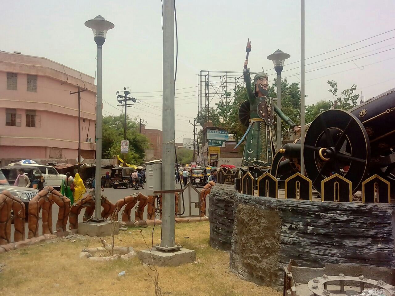 झांसी के ऐतिहासिक गुलाम गौस खां पार्क की बाउंड्री को कुछ अराजक तत्वों ने किया क्षतिग्रस्त | New India Times