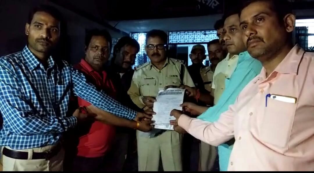 सामुदायिक स्वस्थ केंद्र में पदस्थ (पोस्ट B, E ,E) किरण गजभिये ने वाट्सएप ग्रुप "हेल्थ सिवनी" में की ब्राह्मण समाज पर अभद्रत टिप्पणी,  ब्राह्मण समाज में जबरदस्त नाराजगी, पुलिस थानों में की लिखित शिकायत | New India Times