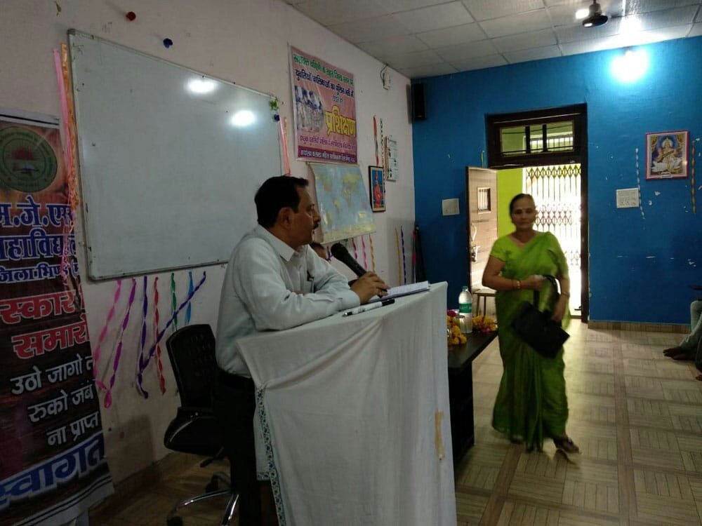 शासकीय एमजेएस महाविद्यालय पर संचालित संकल्प कोचिंग के दौरान विभागीय अधिकारी और छात्रों से कलेक्टर ने की चर्चा | New India Times