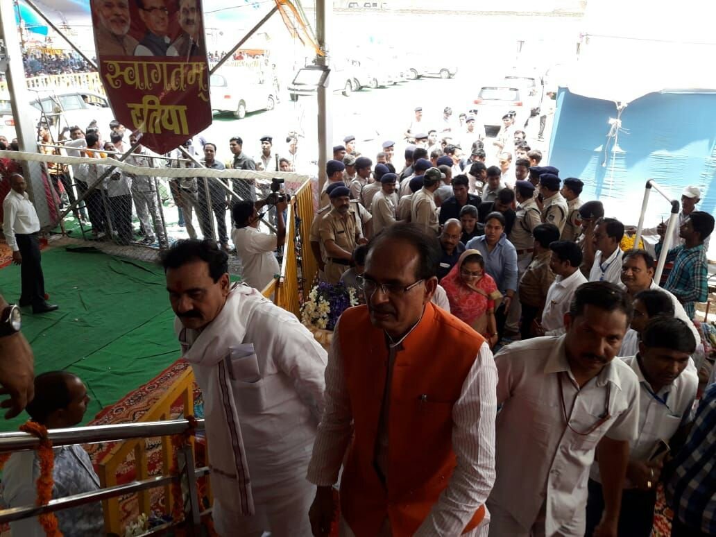 मुख्यमंत्री शिवराज सिंह चौहान ने दतिया में लगभग 703 करोड़ के विभिन्न कार्यों का किया लोकार्पण एवं शिलान्यास | New India Times