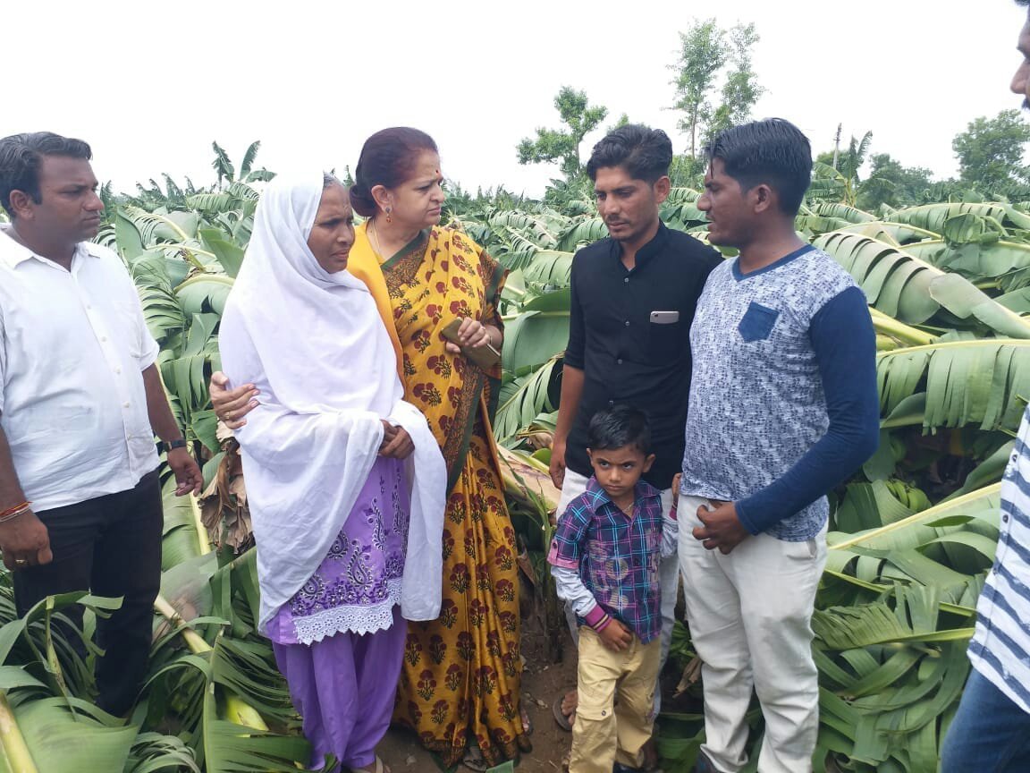 महिला एवं बाल विकास मंत्री ने नष्ट हुए फसलों का लिया जायजा, किसानों को हर संभव मदद दिलाने का दिया आश्वासन | New India Times