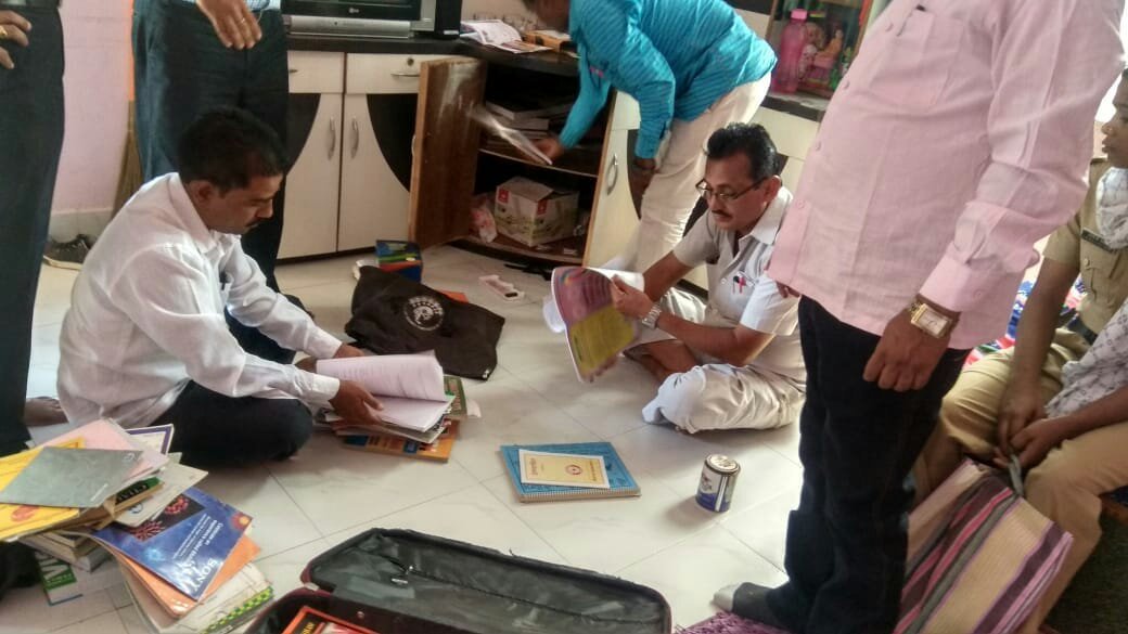 किसान की शिकायत पर साहूकारों के घर पर छापा, संदेहास्पद दस्तावेज बरामद | New India Times