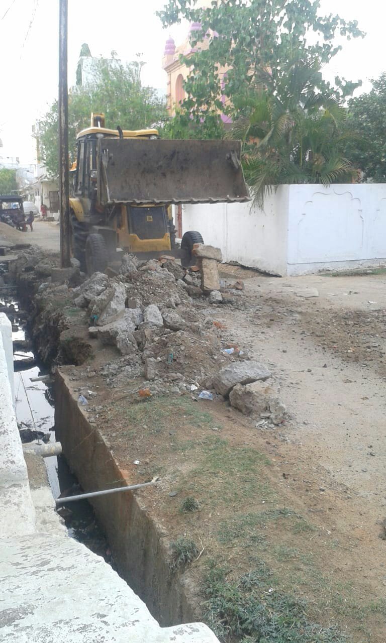 नगरपालिका सिवनी का कारनामा : "तोड़ो फोड़ो फिर बनाओ", पक्की नाली तोड़कर फिर नाली निर्माण | New India Times