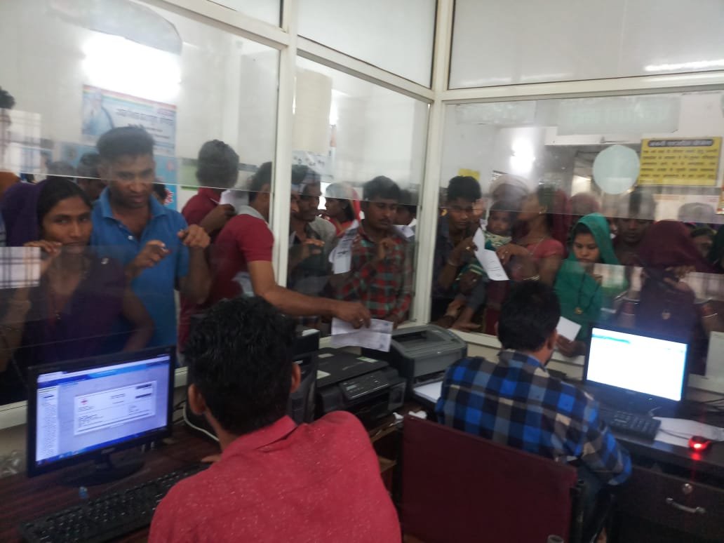 जिला अस्पताल अलीराजपुर में सीएचएमओ की अनदेखी के चलते मरीज परेशान | New India Times