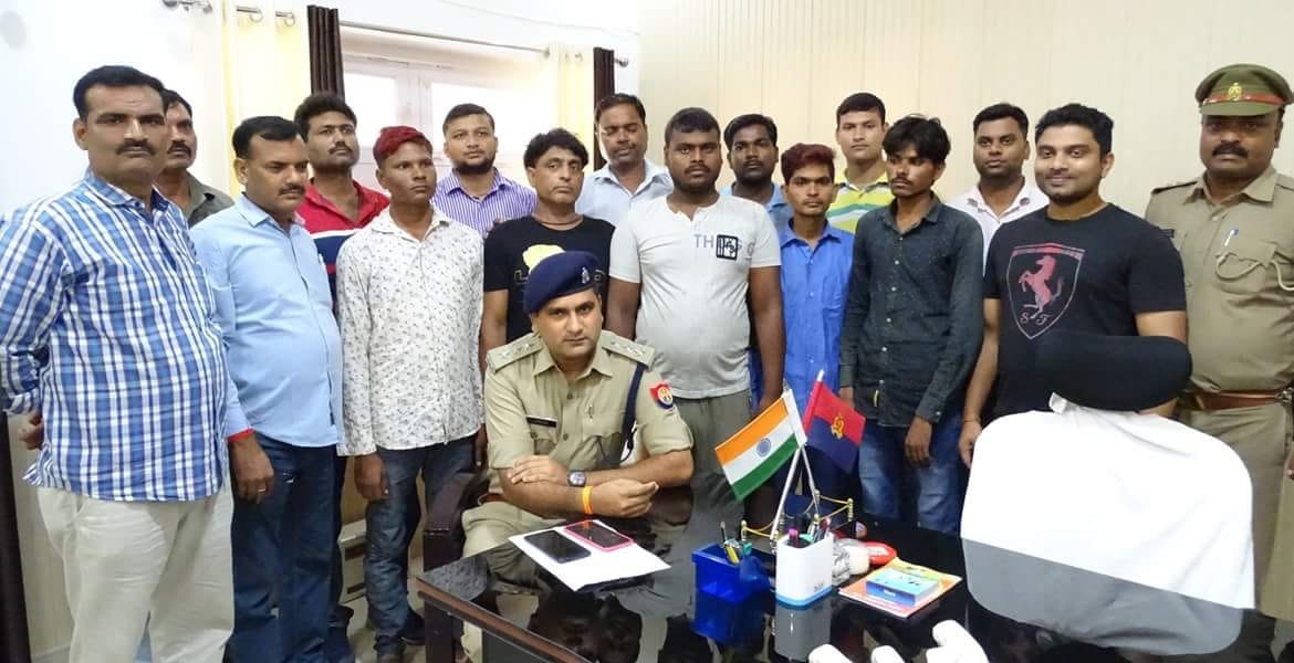 थाना हरगांव क्षेत्र में सर्राफा व्यापारी से हुई लूट का पुलिस ने किया खुलासा, पांच आरोपी गिरफ्तार, अवैध हथियार व लाखों के जेवरात बरामद | New India Times