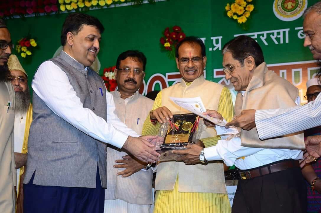 22.19 करोड़ रुपये स्वीकृत करने पर मध्यप्रदेश मदरसा बोर्ड भोपाल के अध्यक्ष प्रोफेसर इमादुद्दीन ने मुख्यमंत्री श्री शिवराज सिंह चौहान का माना आभार | New India Times