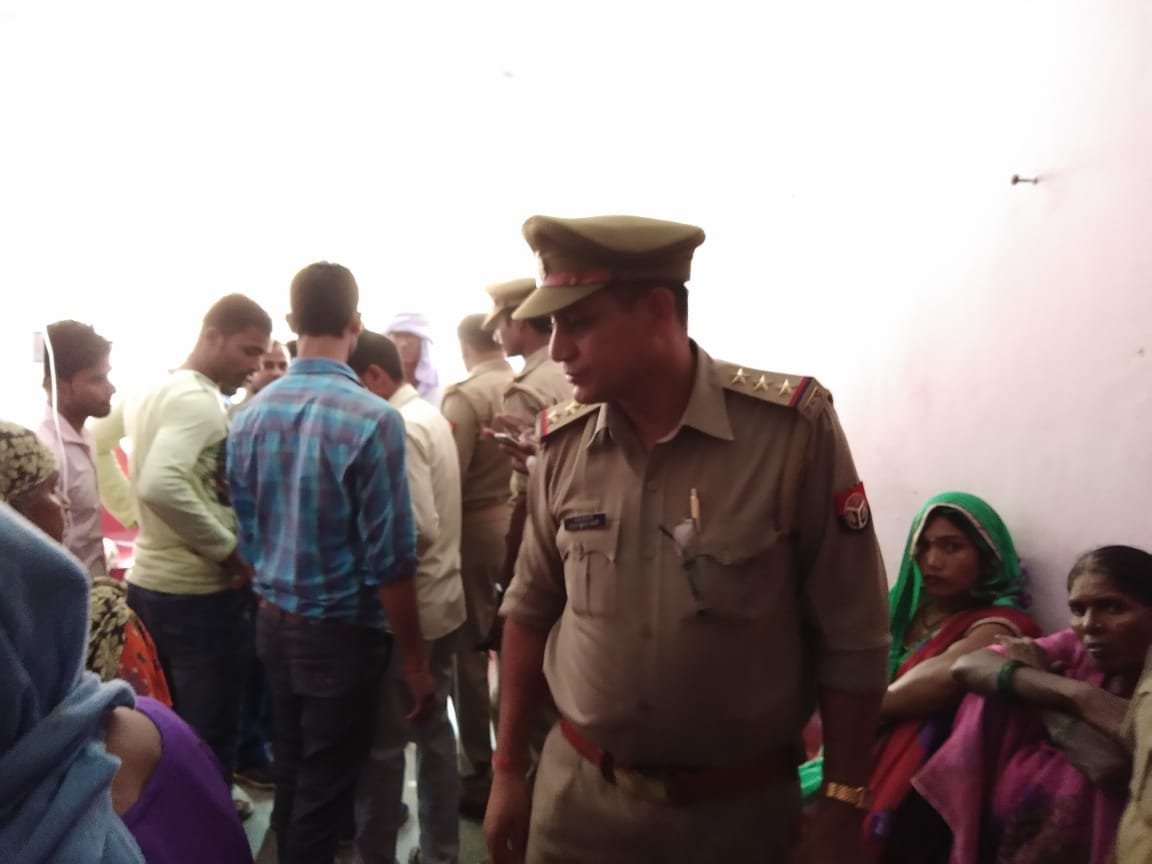 बैंक में ड्यूटी कर रहे गार्ड को अचानक लगी गोली | New India Times