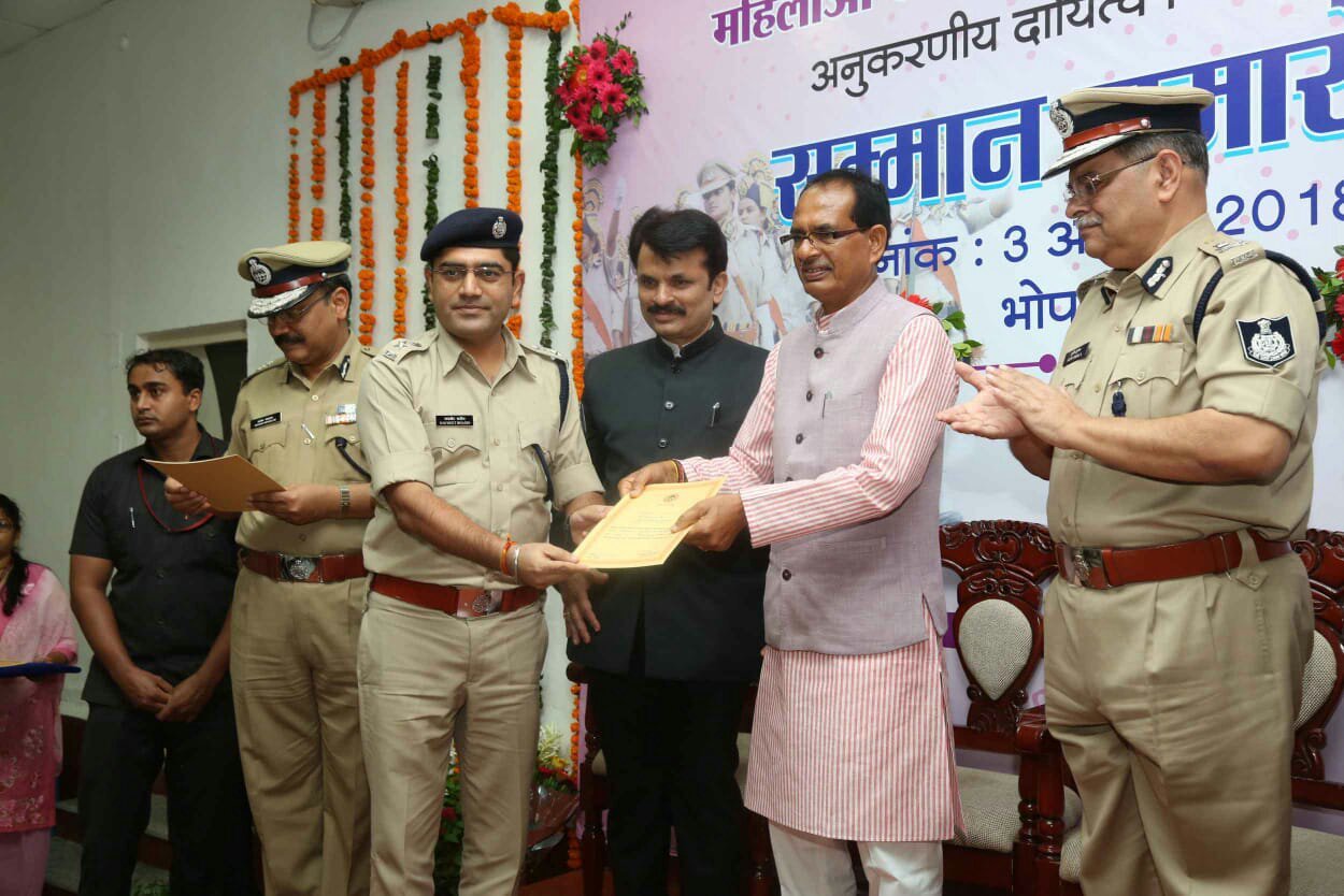 जघन्य अपराधियों को फांसी की सजा दिलवाने वाले पुलिस अधिकारी हुये सम्मानित | New India Times