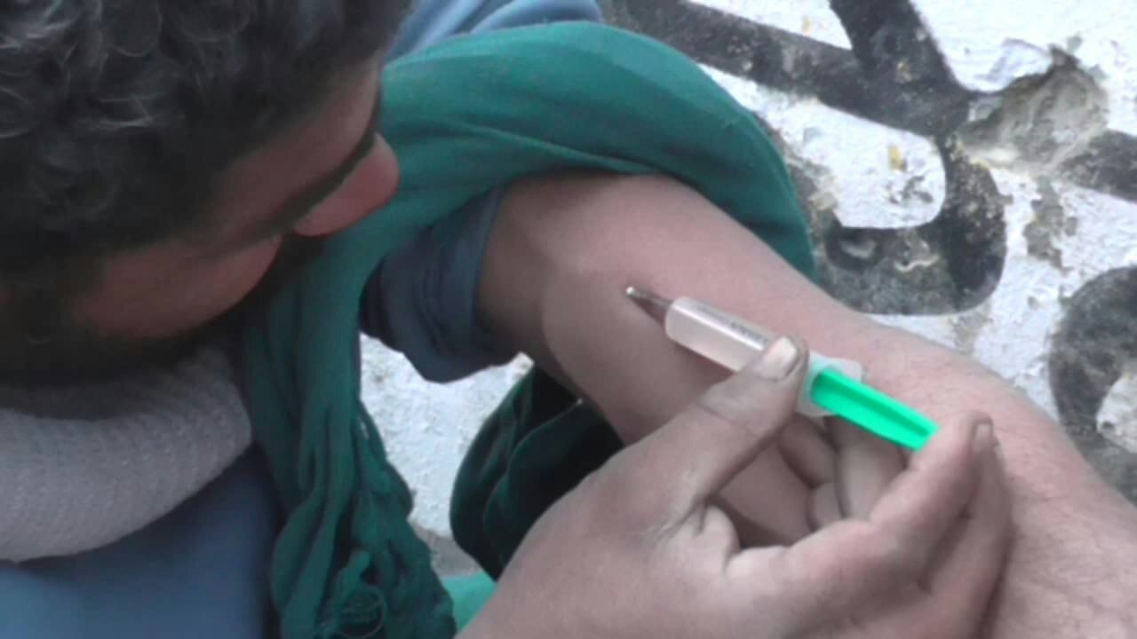 इंडोनेपाल बॉर्डर पर ड्रग इंस्पेक्टर की मिलीभगत से हो रहा है नशे का कारोबार, युवा पीढी हो रही है नशे की आदी | New India Times