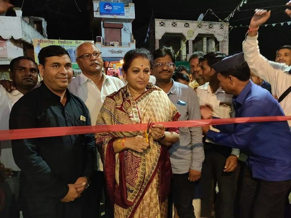 मंत्री श्रीमती अर्चना चिटनिस ने हरीरपुरा एवं लोकमान्य तिलक वार्ड में हितग्राहियों को सौंपा लाभान्वित स्वीकृति पत्र, बहादरपुर में 2.52 करोड के कार्यो का किया लोकार्पण | New India Times