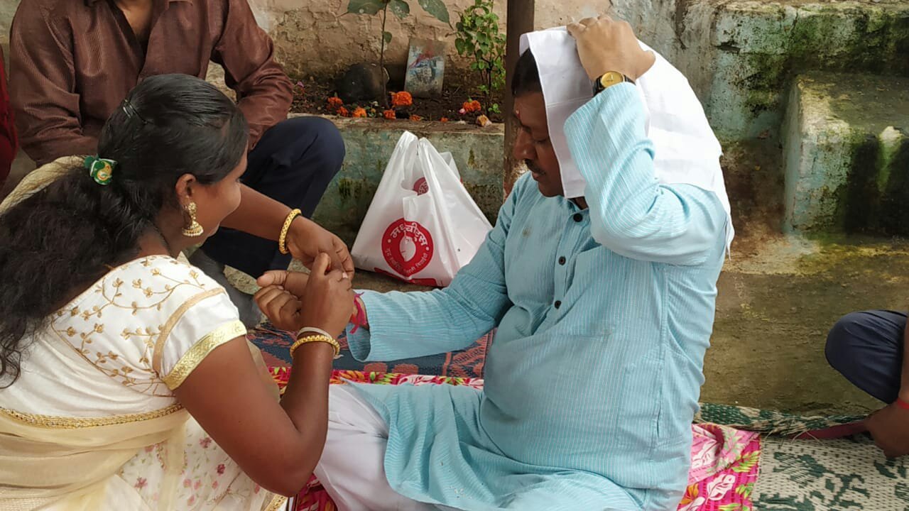 आप के प्रदेश अध्यक्ष आलोक अग्रवाल ने एमएसिटी झुग्गी बस्ती में पहुंचकर मनाया रक्षाबंधन का त्यौहार, क्षेत्र के लोगों ने सामने रखीं अपनी समस्याएं, आलोक जी ने दिया पर्याप्त राशन और केरोसिन का आश्वासन | New India Times