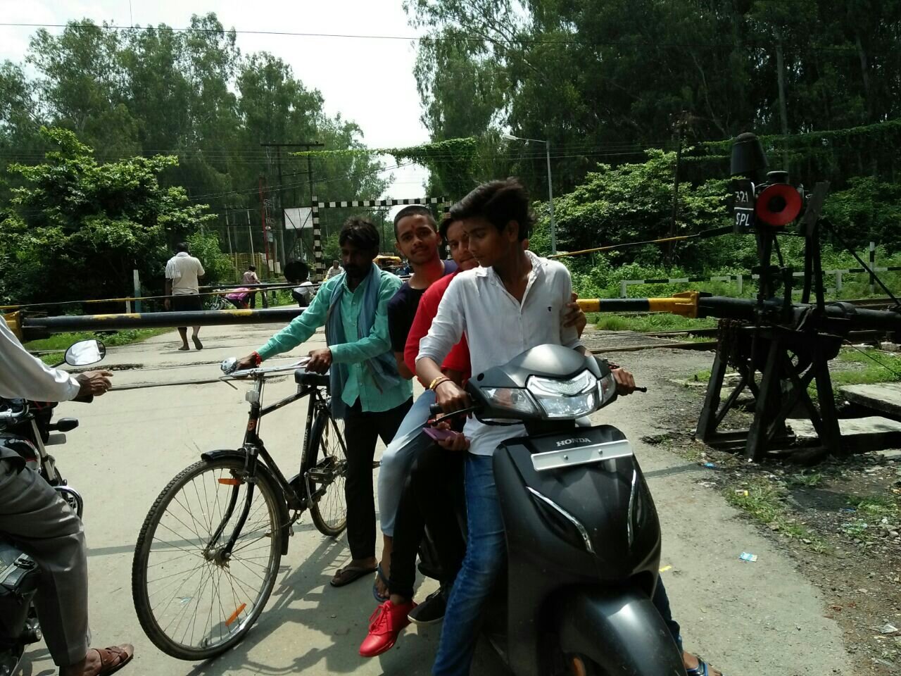 सावधानी हटी दुर्घटना घटी, समय के साथ चलो, समय से तेज मत दौड़ो | New India Times