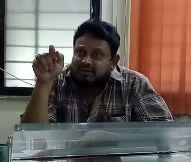 परिवहन विभाग की अनदेखी, भार वहन क्षमता अध्यादेश की उड़ाई धज्जियां, ट्रक एसोसिएशन ने परिवहन अधिकारी तड़वी की अनदेखी के चलते किया घेराव 4 परिवहन विभाग की अनदेखी, भार वहन क्षमता अध्यादेश की उड़ाई धज्जियां, ट्रक एसोसिएशन ने परिवहन अधिकारी तड़वी की अनदेखी के चलते किया घेराव | New India Times