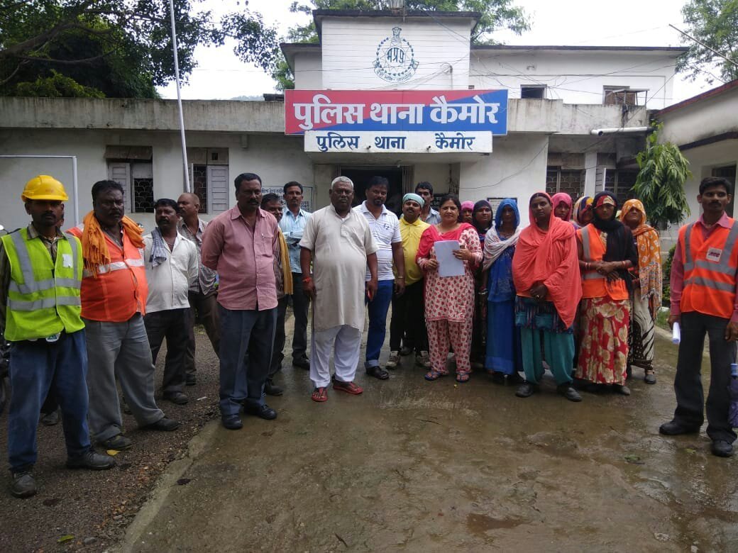 सफाई कर्मचारी हुए लामबंद एसीसी कैंटीन मैनेजर ने किया जातिगत अपमान, सुनिता मंगोलिया के नेत्व मे कर्मचारी हुए लामबंद | New India Times