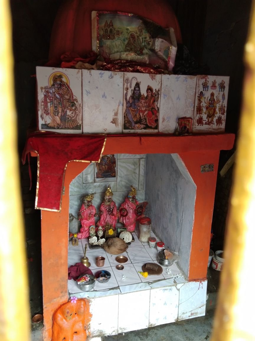 प्राचीन मंदिर को तोड़कर किया जा रहा है अवैध कब्ज़ा | New India Times