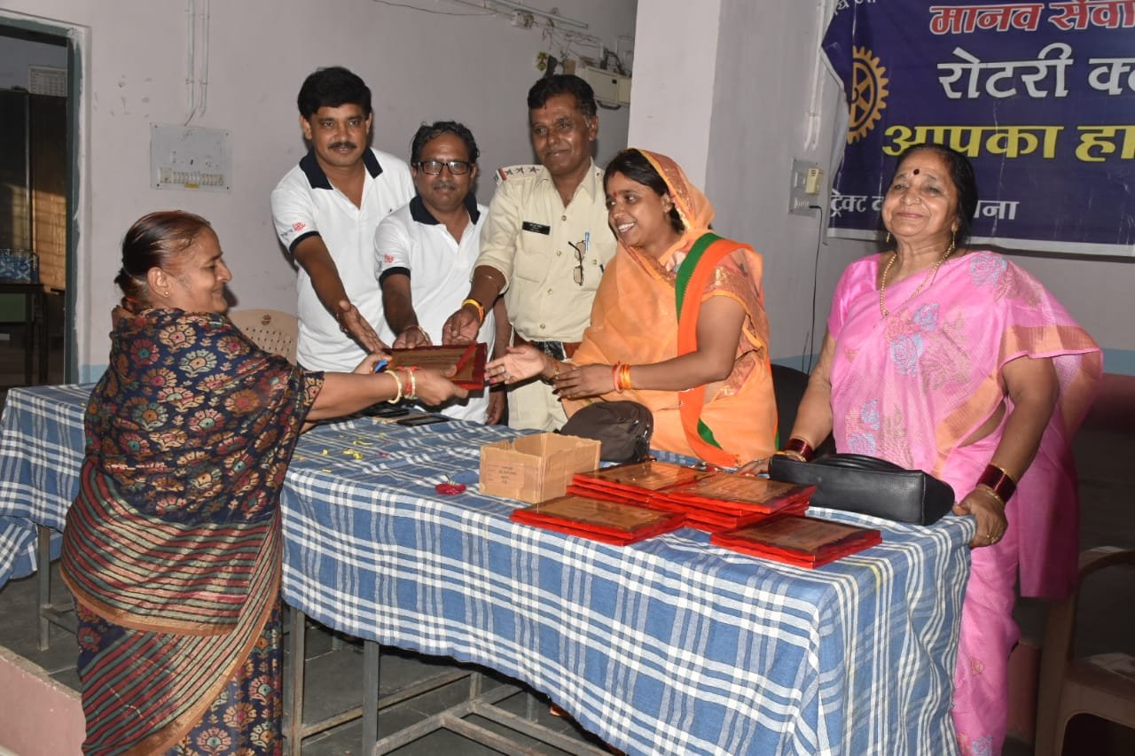 शिक्षक खुद बुलंदियों पर नहीं पहुंचता लेकिन बुलंदियों पर पहुंचने वाले को शिक्षक ही निर्मित करता है: श्रीमती सुशीला भाभर | New India Times