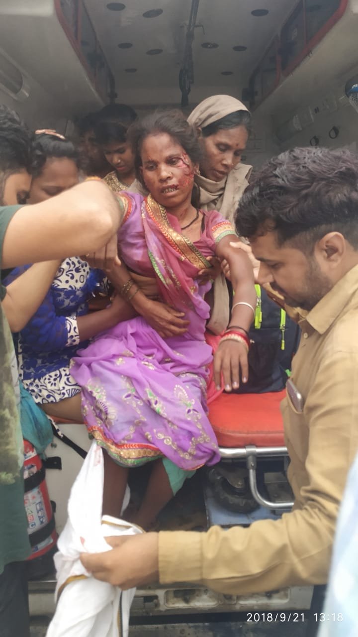 भीमगढ़ रोड पर जैन बस पलटी एक की मौत 16 घायल, आरटीओ और पुलिस की मिलीभगत की बलि चढ़ी मासूम बच्ची | New India Times