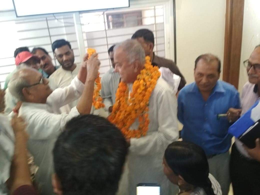 पानी मिलने की खुशी में सांसद नंद कुमार सिंह चौहान का अक्षरधाम कॉलोनी वासियों ने किया स्वागत | New India Times