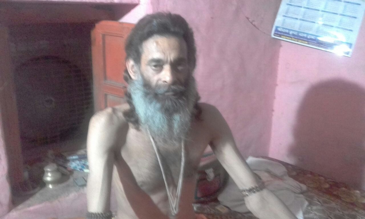 लगभग 16 वर्षो से ग्वालियर में महंत श्री मंगल गिरी महाराज लोगों की सेवा में हैं तत्पर | New India Times