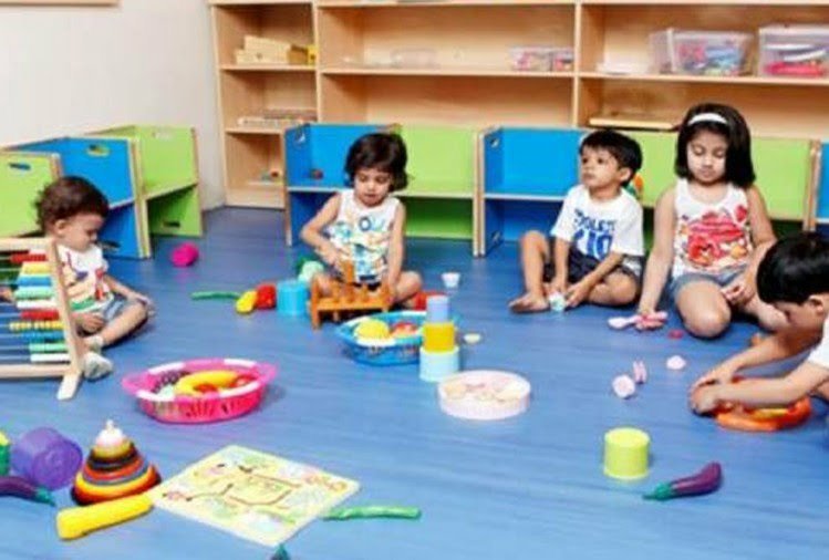 प्ले स्कूल के नाम पर स्कूल संचालक अभिभावकों से मनमानी फीस की कर रहे हैं वसूल,शासन प्रशासन मौन | New India Times