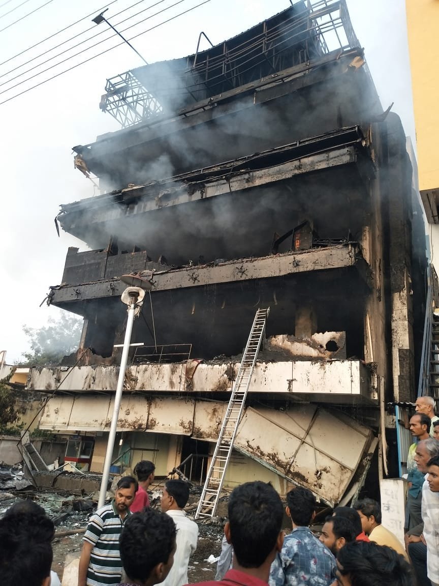 पाकीज़ा मॉल में लगी भीषण आग। करोड़ों के नुकसान का अंदेशा | New India Times