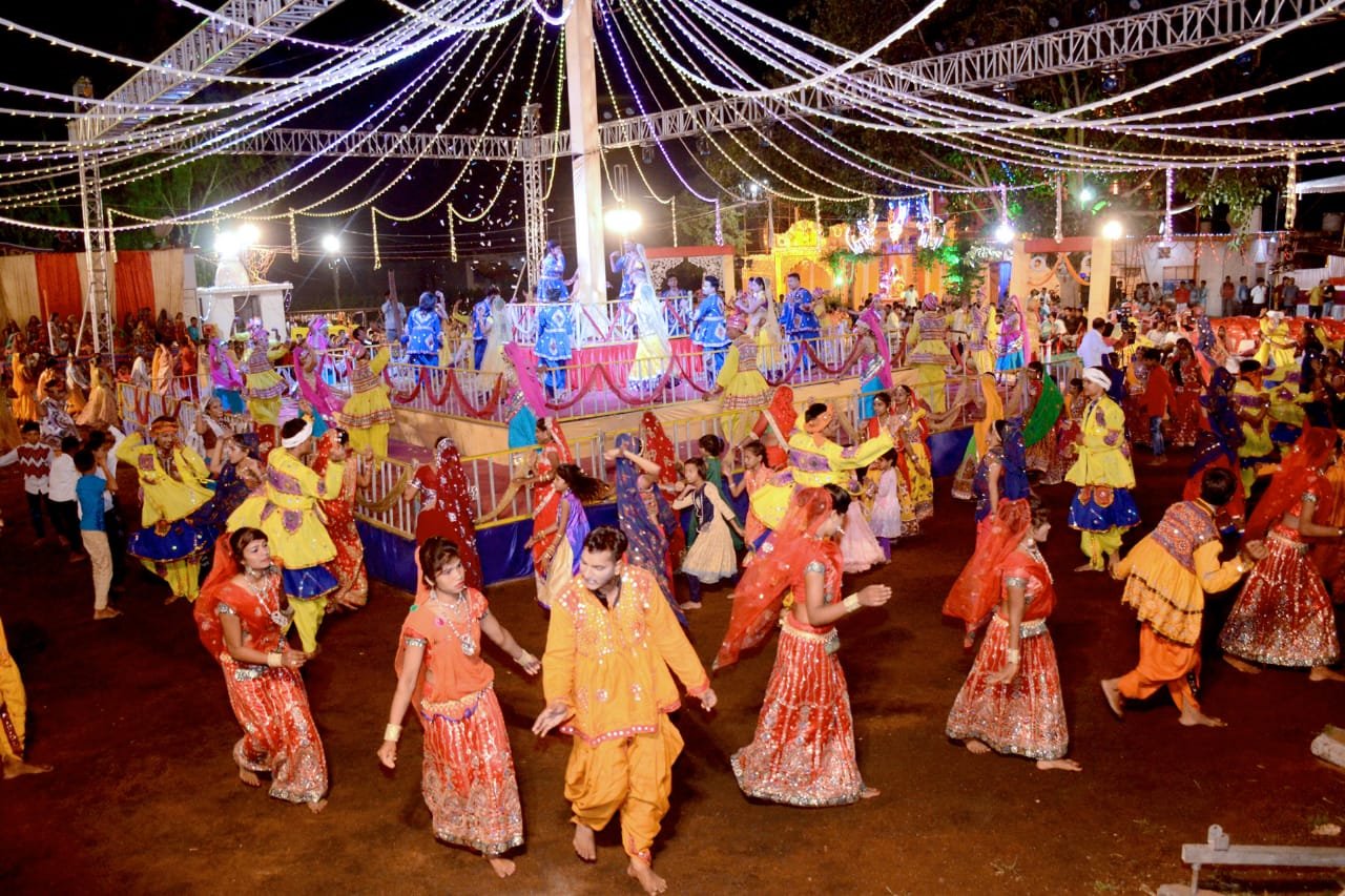 फुट तालाब में प्रथम दिन ही हजारों की तादाद में पहुंचे श्रद्धालु, माँ की महाआरती में बने सहभागी | New India Times