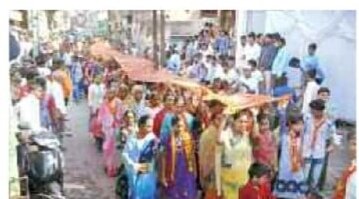 माता रानी की चुनरी यात्रा में जमकर झूमे सांसद नन्दकुमार चौहान, फेडरेशन अध्यक्ष ज्ञानेश्वर पाटिल और महापौर अनिल भोंसले | New India Times