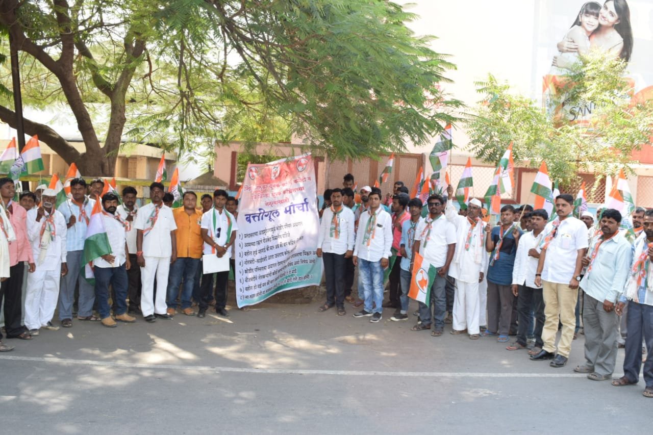 आदिवासी समुदाय ने जिला युवक कांग्रेस अध्यक्ष के नेतृत्व में बिजली उपेंद्र बनाने की मांग को लेकर जिलाधिकारी कार्यालय पर निकाला बत्तीगूल मोर्चा | New India Times