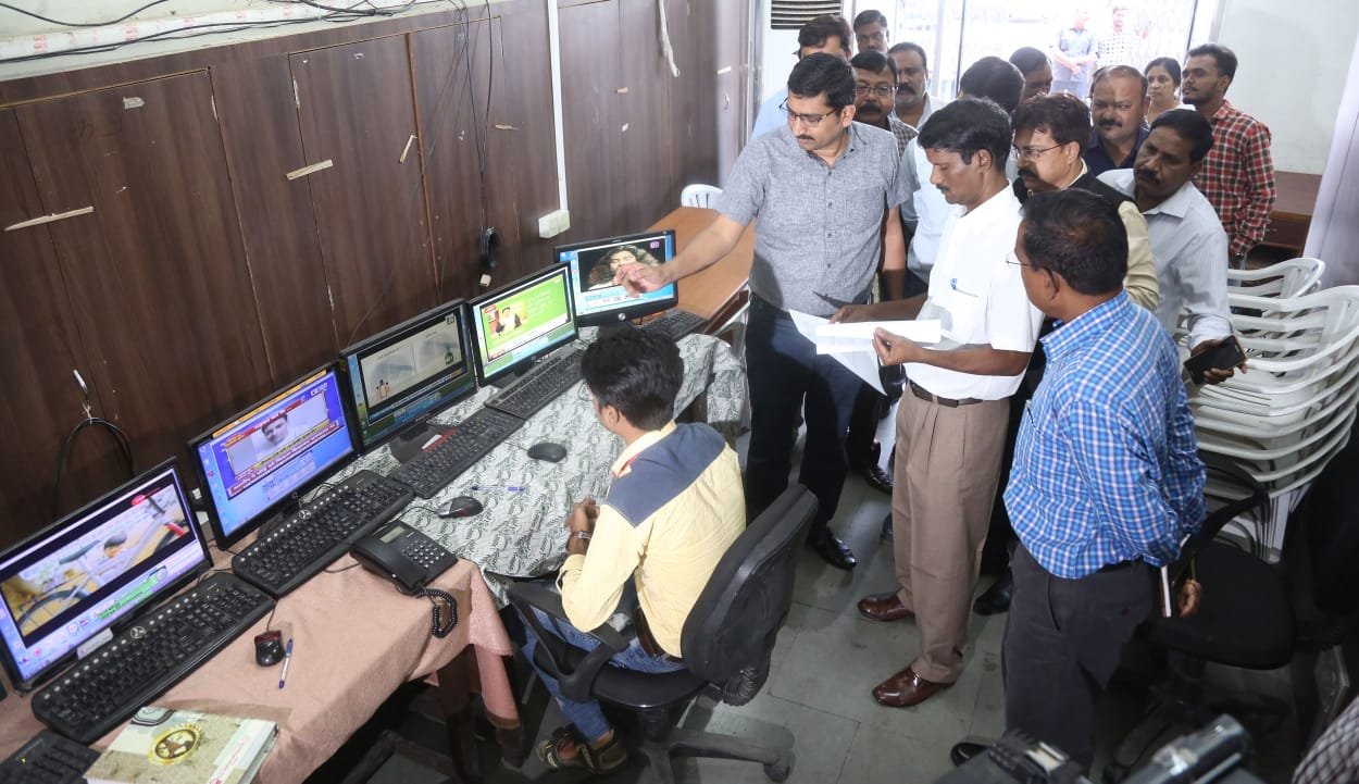 मुख्य निर्वाचन पदाधिकारी ने मीडिया मॉनीटरिंग कक्ष का निरीक्षण कर सभी न्यूज चैनलों और समाचार पत्रों का सजगता के साथ निरीक्षण करने का दिया निर्देश | New India Times