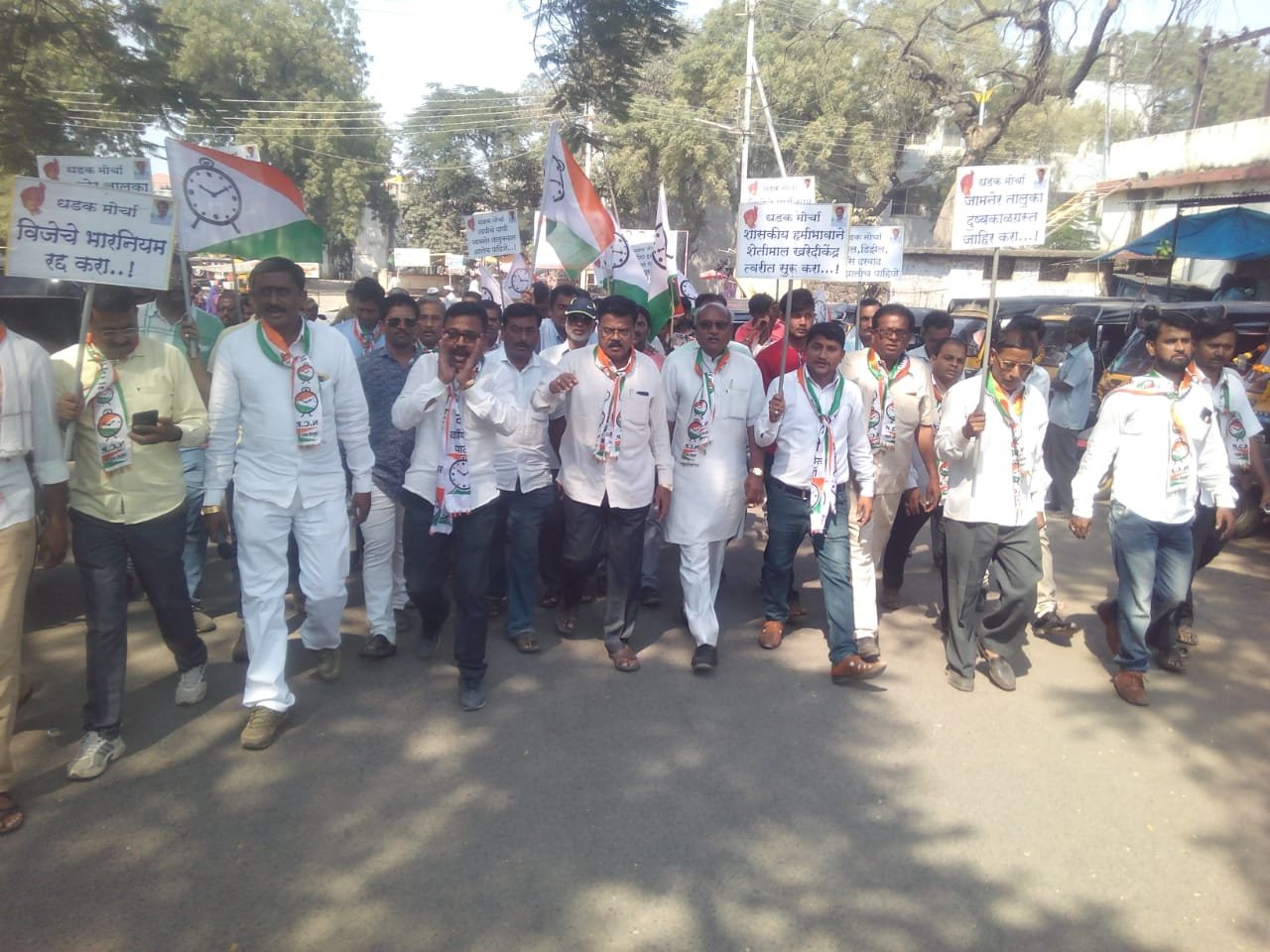 केंद्र और राज्य सरकार की बेशर्मी से शर्म भी शर्मा रही है: संजय गरुड, एनसीपी नेताओं ने "अकाल मोर्चा" के दौरान केंद्र व राज्य सरकार पर साधा निशाना | New India Times