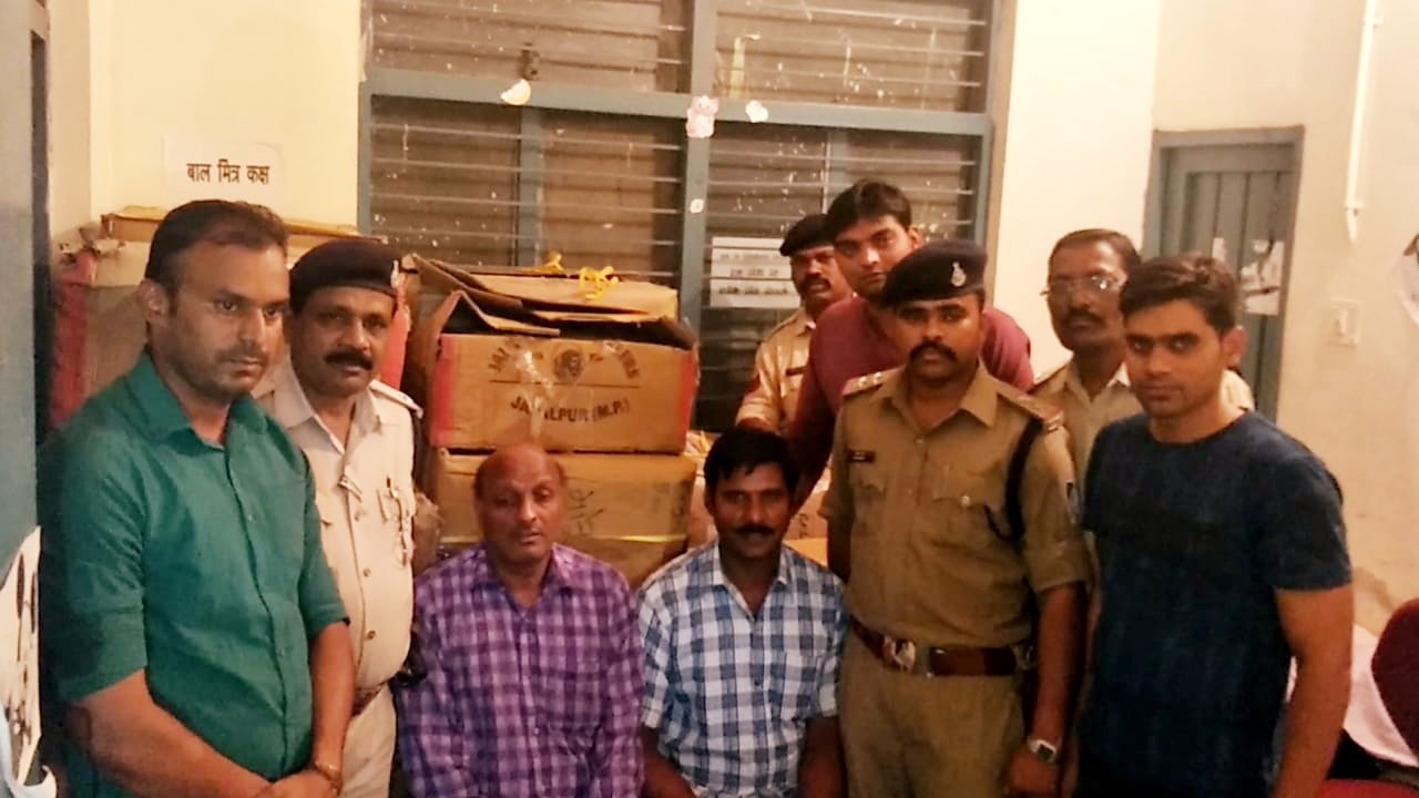 अवैध गतिविधियों की रोकथाम के लिए चलाए जा रहे विशेष अभियान के तहत पुलिस ने लाखों के अवैध आतिशबाजी विस्फोटक के साथ दो आरोपियों को किया गिरफ्तार | New India Times