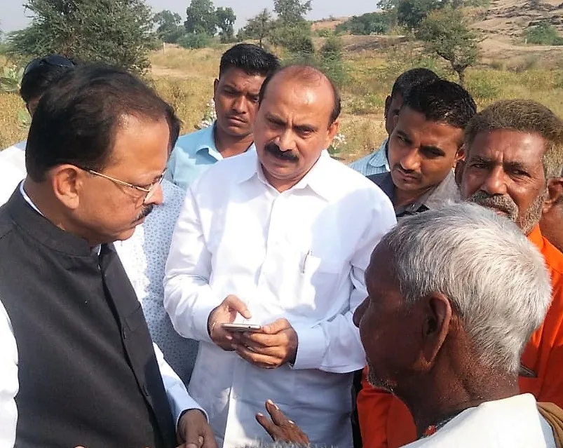ज़िला सूखाग्रस्त केंद्र से आर्थिक सहायता प्राप्त करने के लिए करेंगे प्रयास: रक्षा राज्यमंत्री भामरे, प्रभावित क्षेत्रों का लिया जायजा और आर्थिक सहायता प्रदान करने का दिया आश्वासन 1 ज़िला सूखाग्रस्त केंद्र से आर्थिक सहायता प्राप्त करने के लिए करेंगे प्रयास: रक्षा राज्यमंत्री भामरे, प्रभावित क्षेत्रों का लिया जायजा और आर्थिक सहायता प्रदान करने का दिया आश्वासन | New India Times