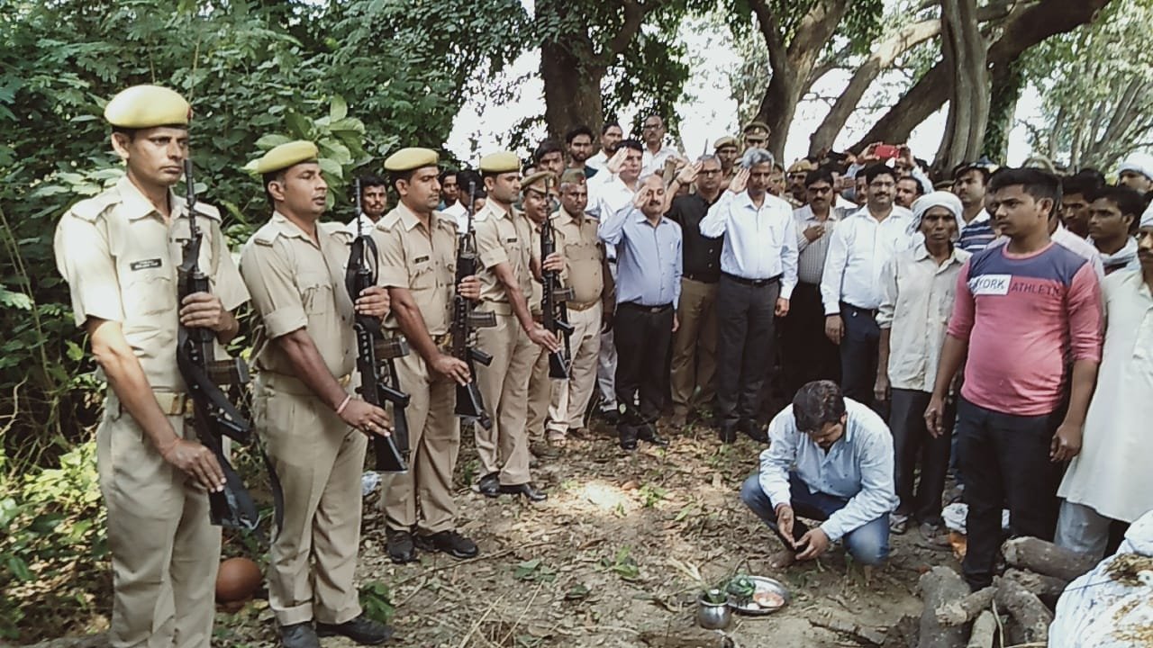 गार्ड आफ आनर के साथ हुआ वन रक्षक का अंतिम संस्कार | New India Times