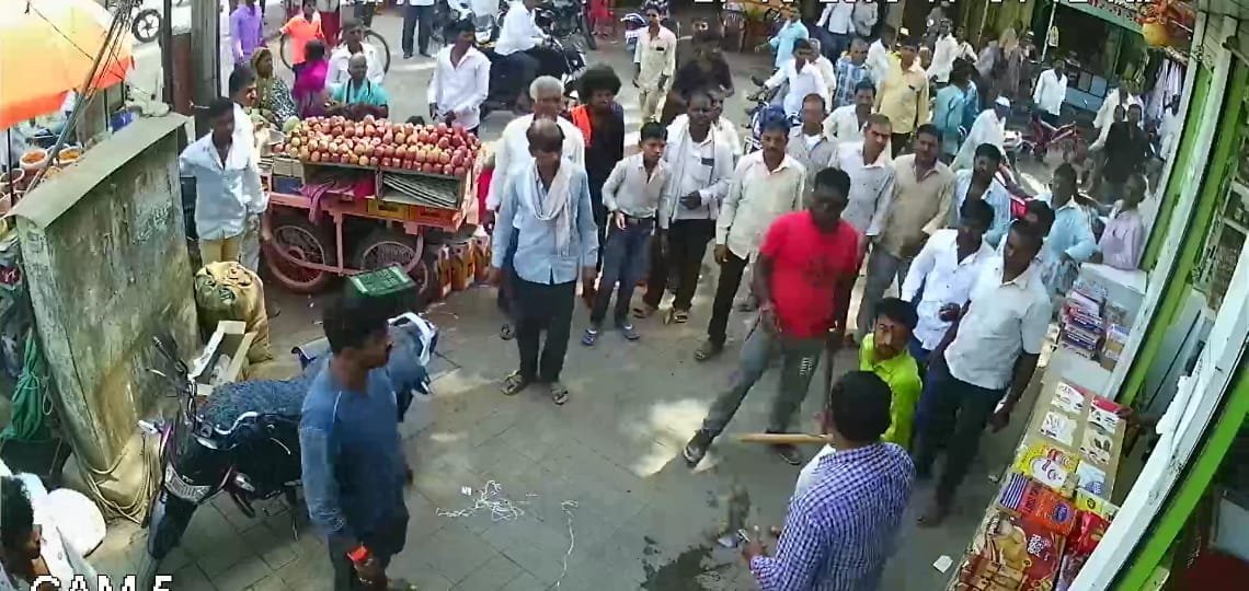 जामनेर पत्रकार हमला मामले में सभी आरोपी शहर बदर, पीड़ित पत्रकार ने की आरोपियों के खिलाफ गैरजमानती धाराओं के साथ मामला दर्ज करने की मांग | New India Times