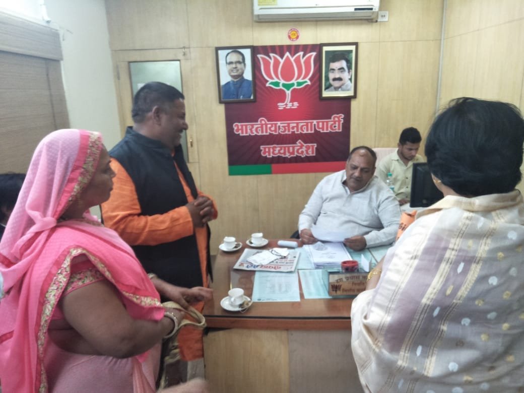 भाजपा पार्षद ने ही किया भाजपा विधायक को टिकट देने का विरोध | New India Times
