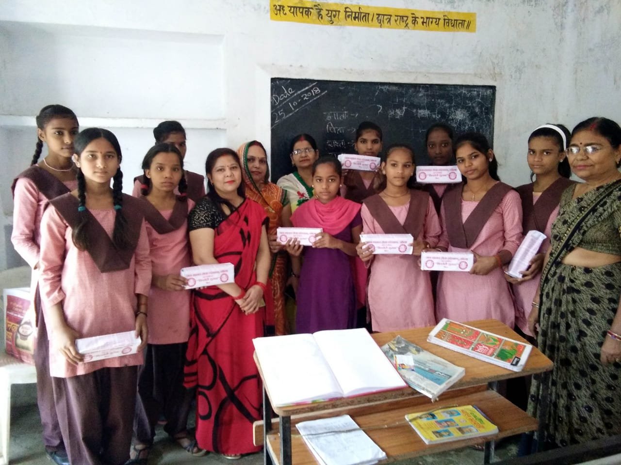 जन मानव सेवा संस्थान ने बांटी निःशुल्क सिनेटरी नैपकिन | New India Times