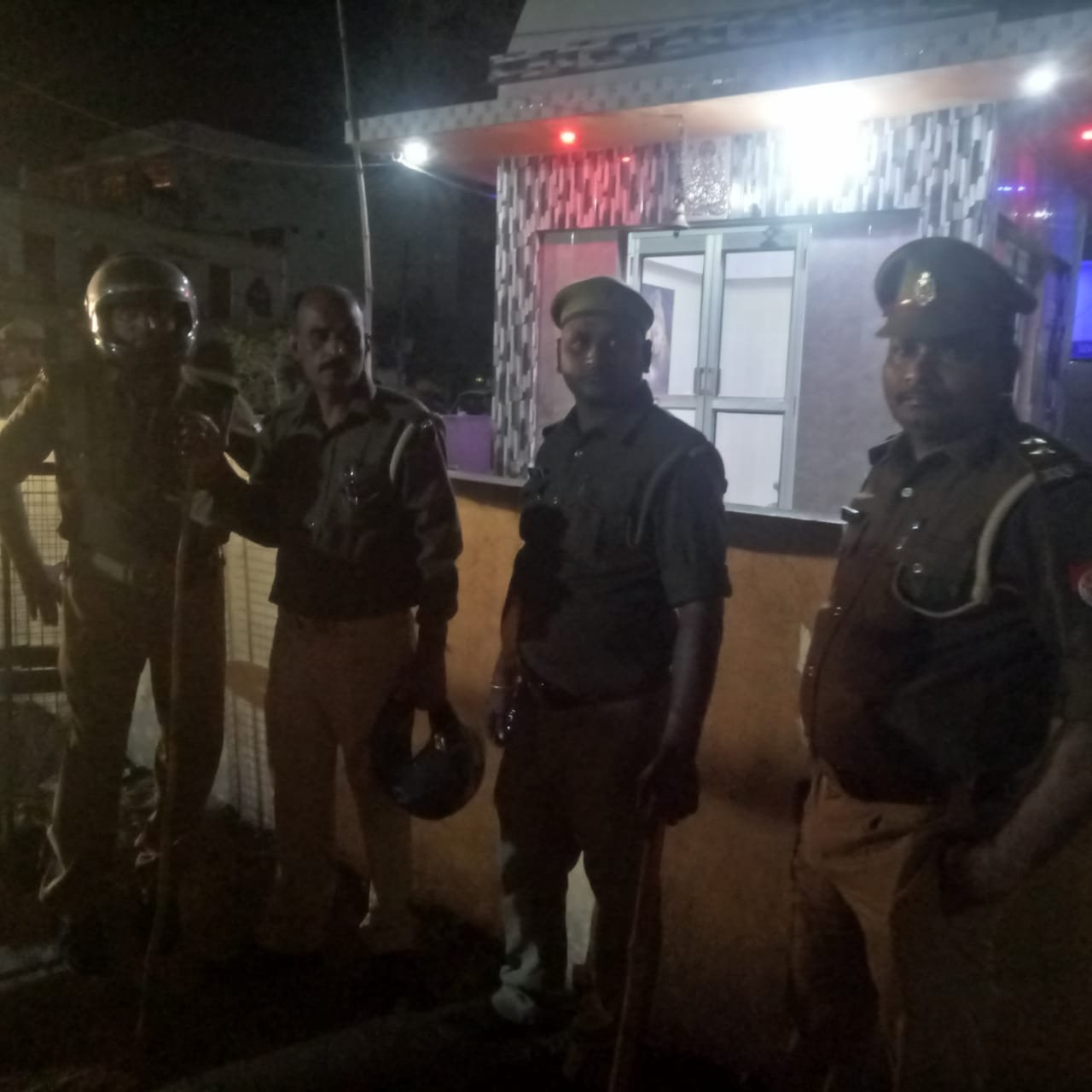 एल.आर.पी. चौकी पर हुई जमकर पत्थरबाजी | New India Times