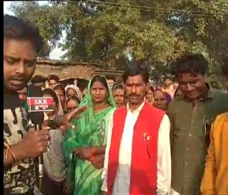 ग्रामीणों की भीड़ देखकर प्रतिमा को हटाने के लिए प्रशासन के छूटे पसीने | New India Times