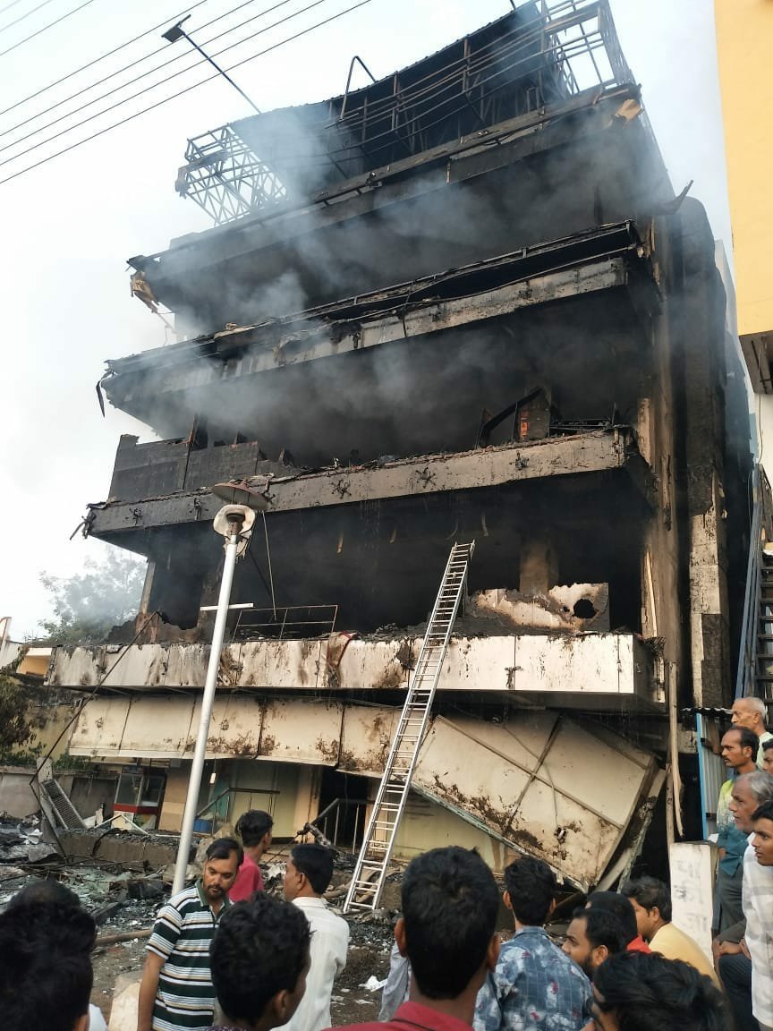 पाकीज़ा मॉल में लगी भीषण आग। करोड़ों के नुकसान का अंदेशा | New India Times