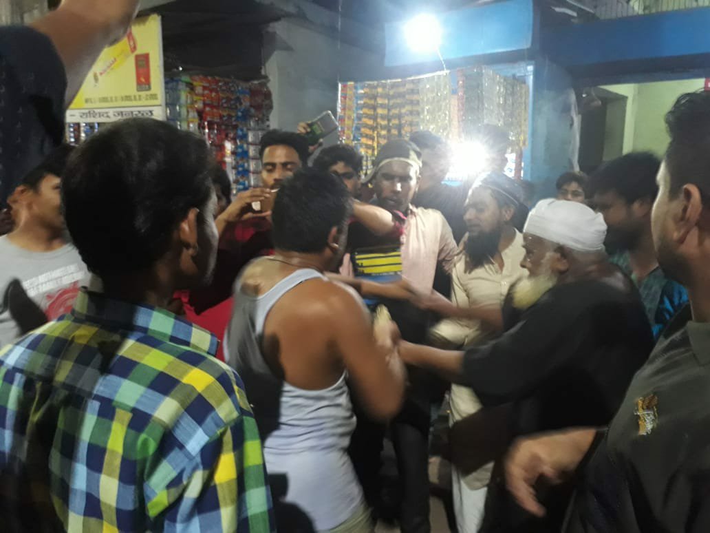 भीड़ ने सीओ ऑफिस के पास जमकर की युवक की पिटाई, सूचना के बाद भी देर से पहुंची पुलिस 3 भीड़ ने सीओ ऑफिस के पास जमकर की युवक की पिटाई, सूचना के बाद भी देर से पहुंची पुलिस | New India Times