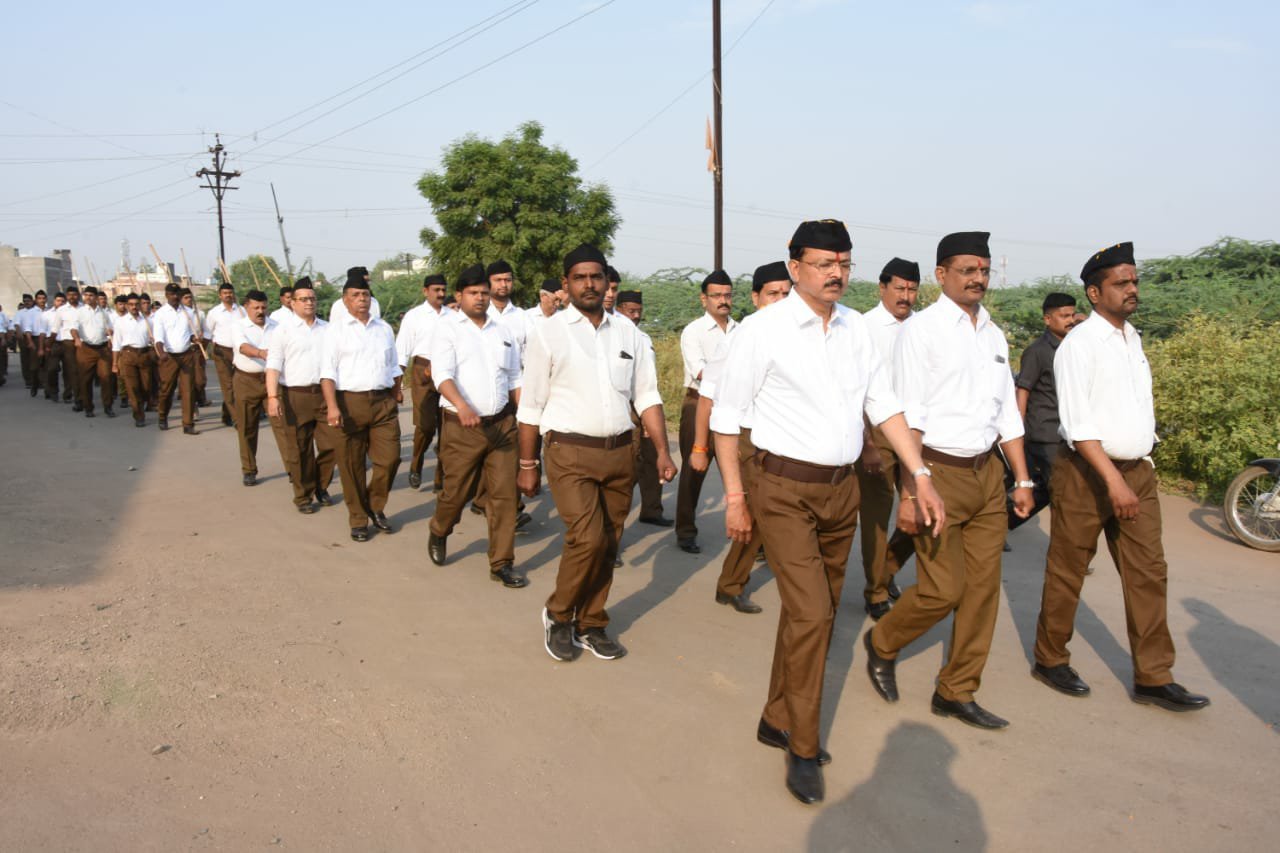 विजयदशमी के अवसर पर आरएसएस के पथ संचलन में रक्षा राज्यमंत्री डॉक्टर सुभाष भामरे ने किया पथ संचलन, एक हजार से अधिक स्वयंसेवक हुए शामिल 2 विजयदशमी के अवसर पर आरएसएस के पथ संचलन में रक्षा राज्यमंत्री डॉक्टर सुभाष भामरे ने किया पथ संचलन, एक हजार से अधिक स्वयंसेवक हुए शामिल | New India Times