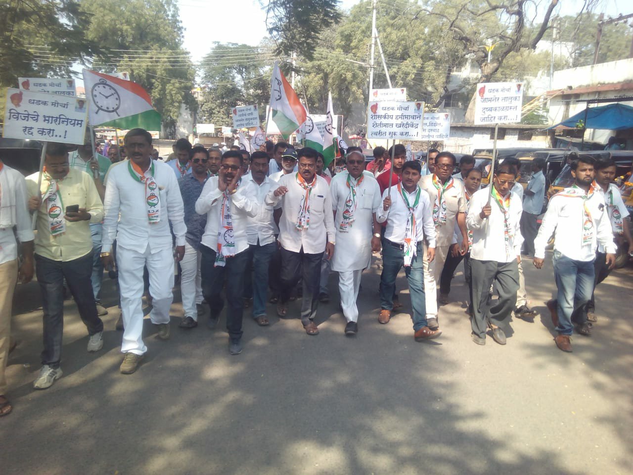 केंद्र और राज्य सरकार की बेशर्मी से शर्म भी शर्मा रही है: संजय गरुड, एनसीपी नेताओं ने "अकाल मोर्चा" के दौरान केंद्र व राज्य सरकार पर साधा निशाना | New India Times