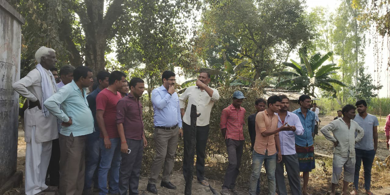 अचानक लगी आग से तीन घर जलकर राख | New India Times