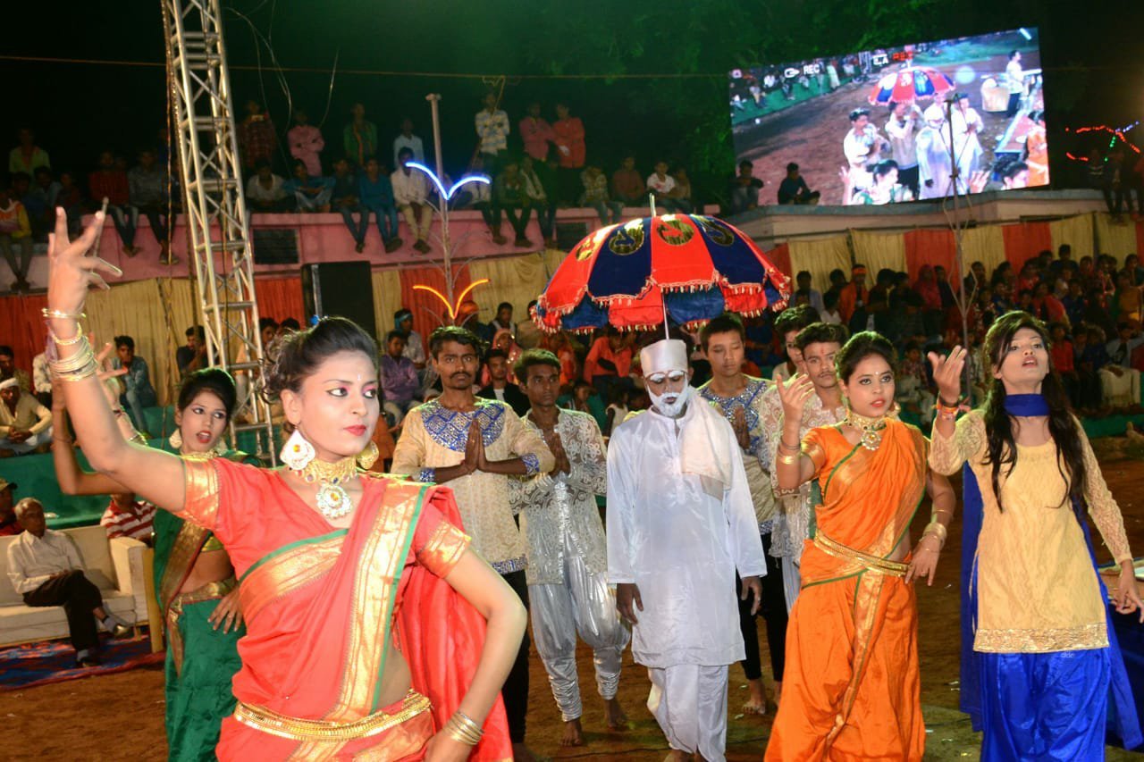 सर्वश्रेष्ठ गरबा खेलने वाले गरबा कलाकारों को दिया गया तोहफा, श्रद्धा और भक्ति के साथ संपन्न हुआ नवरात्रि पर्व 3 सर्वश्रेष्ठ गरबा खेलने वाले गरबा कलाकारों को दिया गया तोहफा, श्रद्धा और भक्ति के साथ संपन्न हुआ नवरात्रि पर्व | New India Times