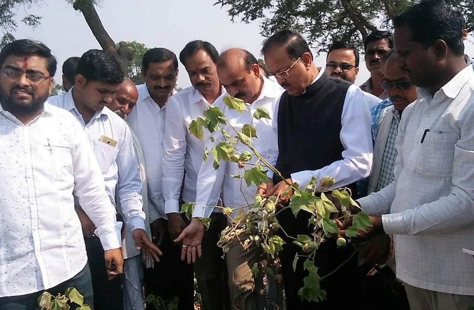 ज़िला सूखाग्रस्त केंद्र से आर्थिक सहायता प्राप्त करने के लिए करेंगे प्रयास: रक्षा राज्यमंत्री भामरे, प्रभावित क्षेत्रों का लिया जायजा और आर्थिक सहायता प्रदान करने का दिया आश्वासन 2 ज़िला सूखाग्रस्त केंद्र से आर्थिक सहायता प्राप्त करने के लिए करेंगे प्रयास: रक्षा राज्यमंत्री भामरे, प्रभावित क्षेत्रों का लिया जायजा और आर्थिक सहायता प्रदान करने का दिया आश्वासन | New India Times