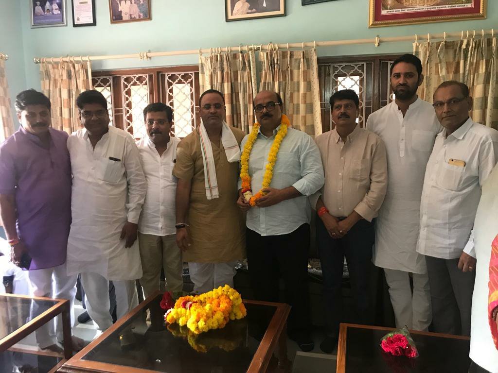 कांग्रेस के पैराशूट उम्मीदवार आनंद प्रकाश चौकसे ने ग्रहण की कांग्रेस की सदस्यता 2 कांग्रेस के पैराशूट उम्मीदवार आनंद प्रकाश चौकसे ने ग्रहण की कांग्रेस की सदस्यता | New India Times