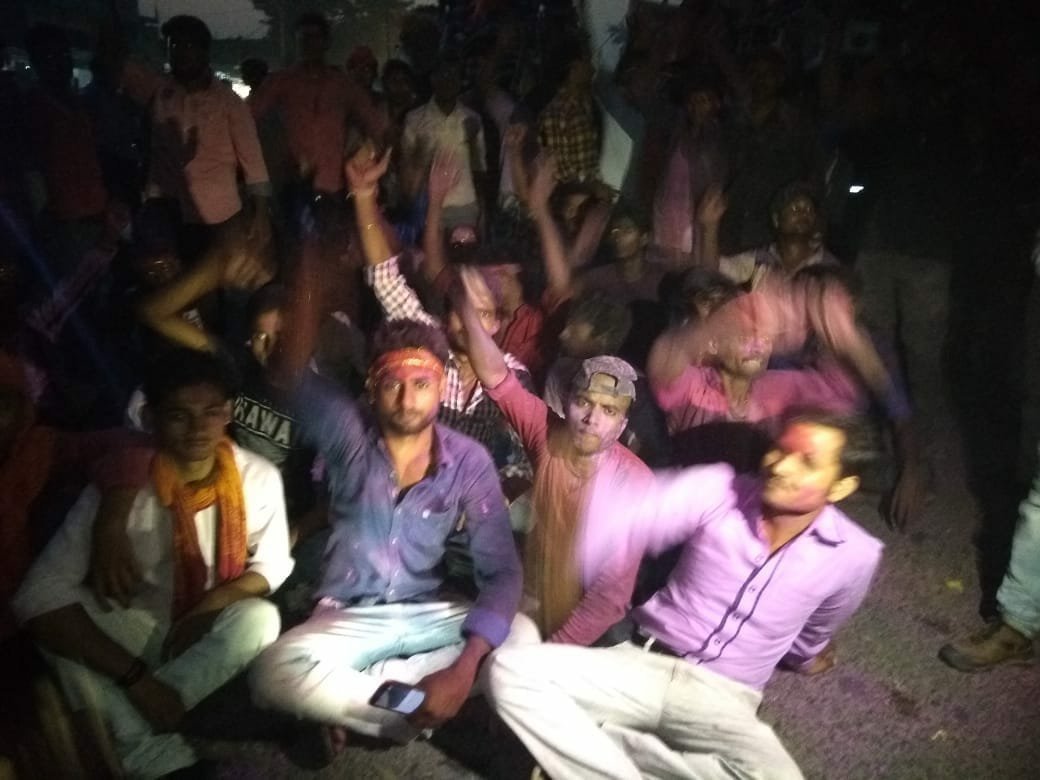 सकुशल विसर्जन जुलूस सम्पन्न कराने के प्रशासनिक दावों को लगा ग्रहण, दुर्गा विसर्जन के दौरान कई जगहों पर बिगड़े हालात | New India Times