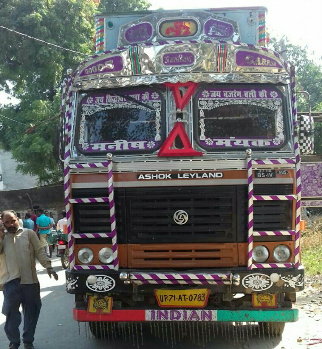 ट्रक की चपेट में आने से बाइक सवार महिला की मौके पर ही मौत, एक जिला अस्पताल रेफर | New India Times