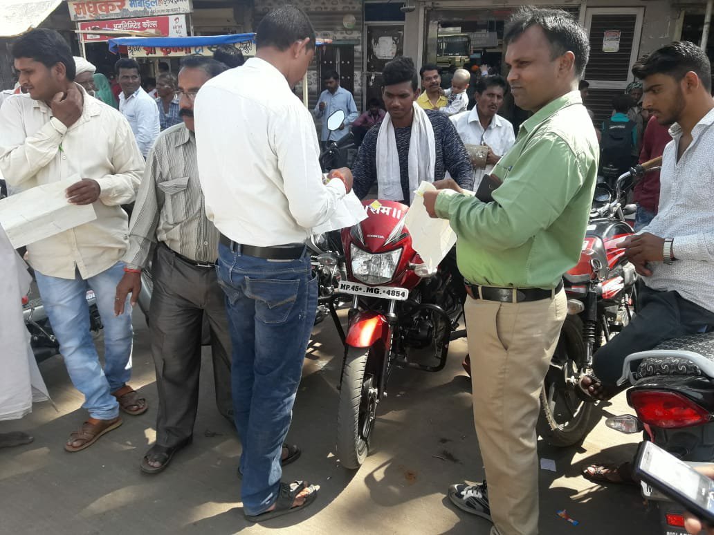 राणापुर में खाद्य विभाग के अधिकारियों ने मतदाता जागरूकता अभियान चलाया, लगाए स्टीकर | New India Times