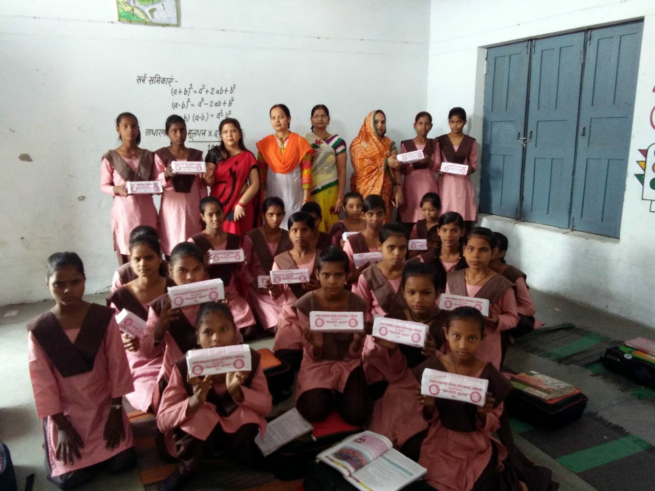 जन मानव सेवा संस्थान ने बांटी निःशुल्क सिनेटरी नैपकिन | New India Times